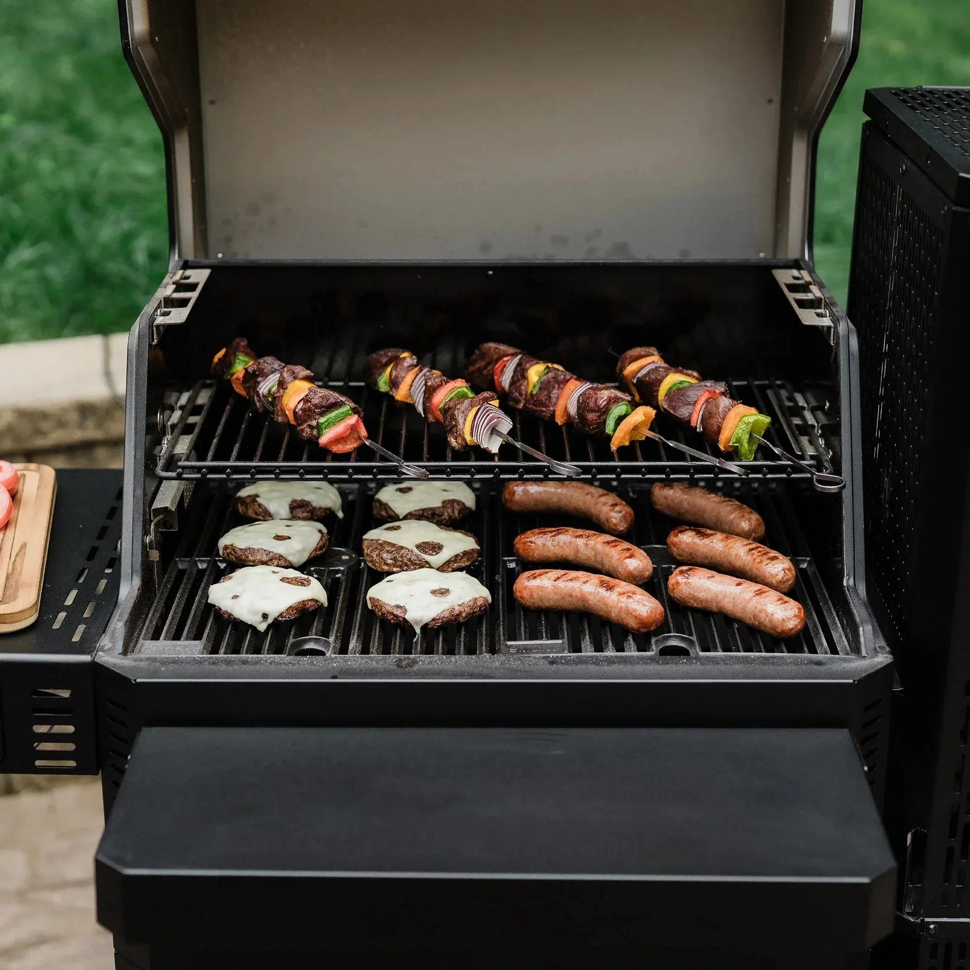 MB20041023 - Gravity Series 600 Digital Charcoal Grill + Smoker - Image 6