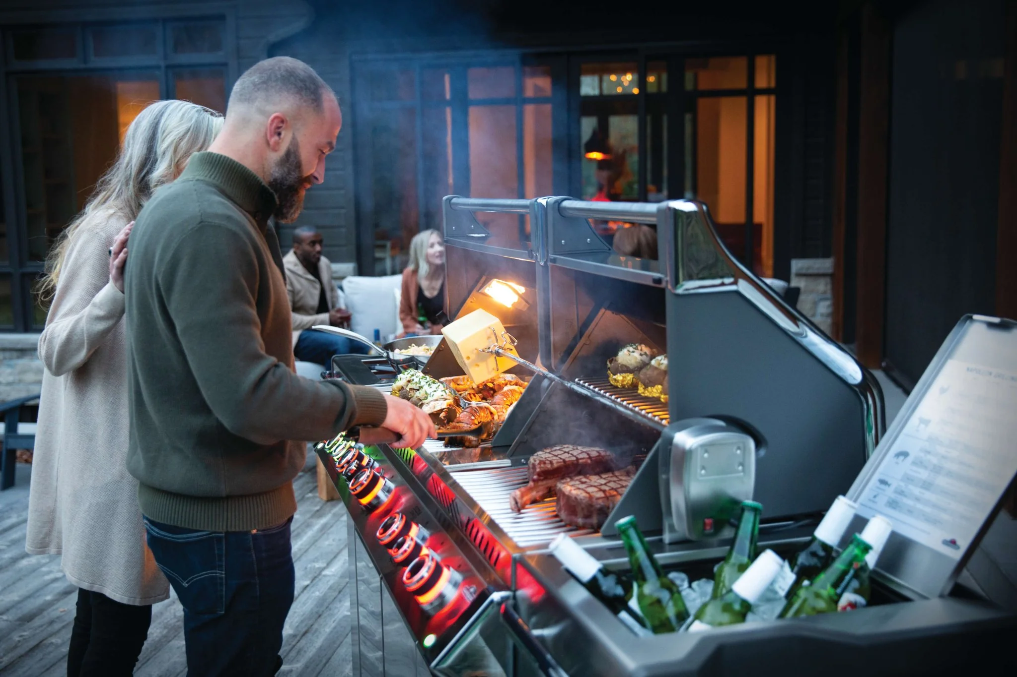Napoleon Prestige PRO 825 Propane BBQ avec brûleur latéral double à contrôle indépendant, et brûleurs de cuve et arrière infrarouges - Image 4